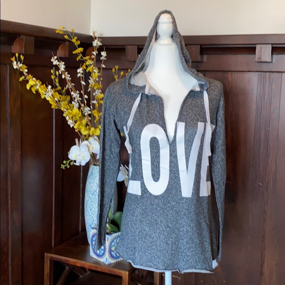 Derek Heart sweater